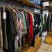 ...e colorati vestiti oversize che nella cultura street non passano mai di moda 